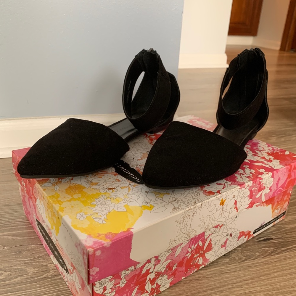 Chinese Laundry Black Flats